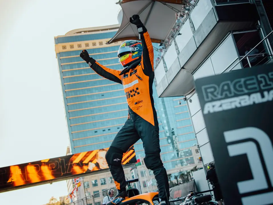 Piastri celebra la victoria en Azerbaiy&aacute;n. / F1