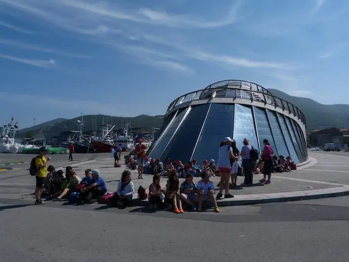 Mirador en forma de barco en Santo&ntilde;a. / A.E