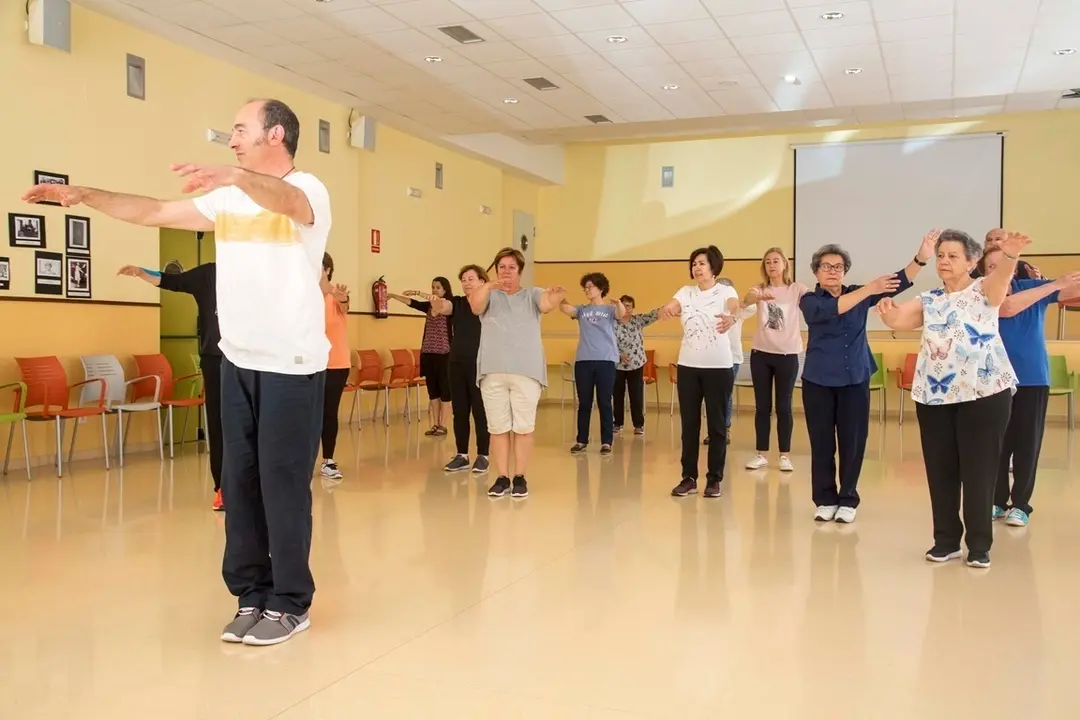Clase para mayores de 55 a&ntilde;os del programa de salud de Camargo. / Alerta