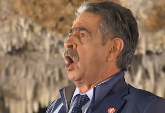 Revilla cantando &laquo;Viento del Norte&raquo;. / YT