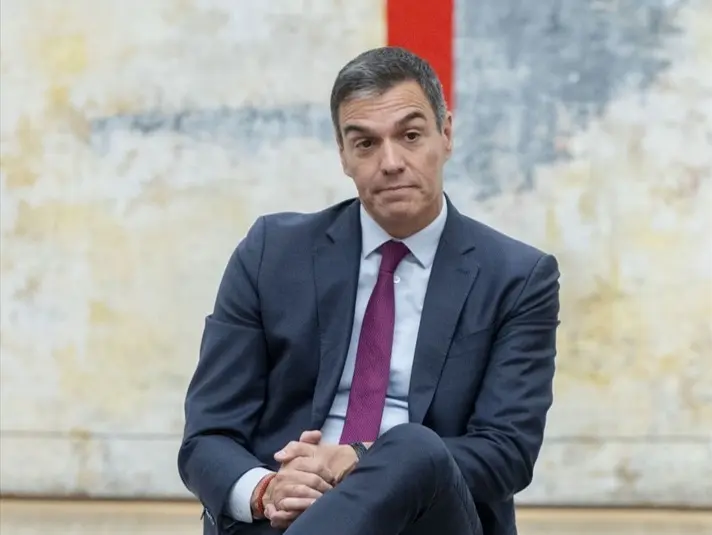 Pedro S&aacute;nchez durante su encuentro con representantes de asociaciones, pacientes, familiares y cuidadores de personas con ELA. / Alberto Ortega