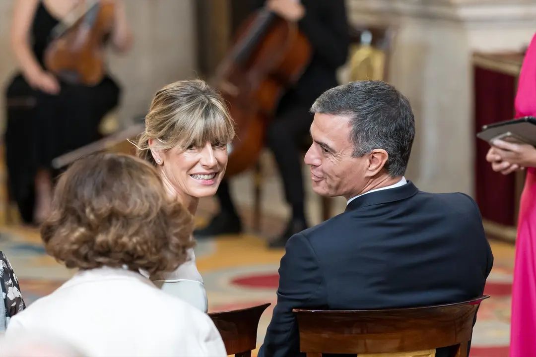 El presidente del Gobierno, Pedro S&aacute;nchez, y su mujer, Bego&ntilde;a G&oacute;mez. / Diego Radam&eacute;s
