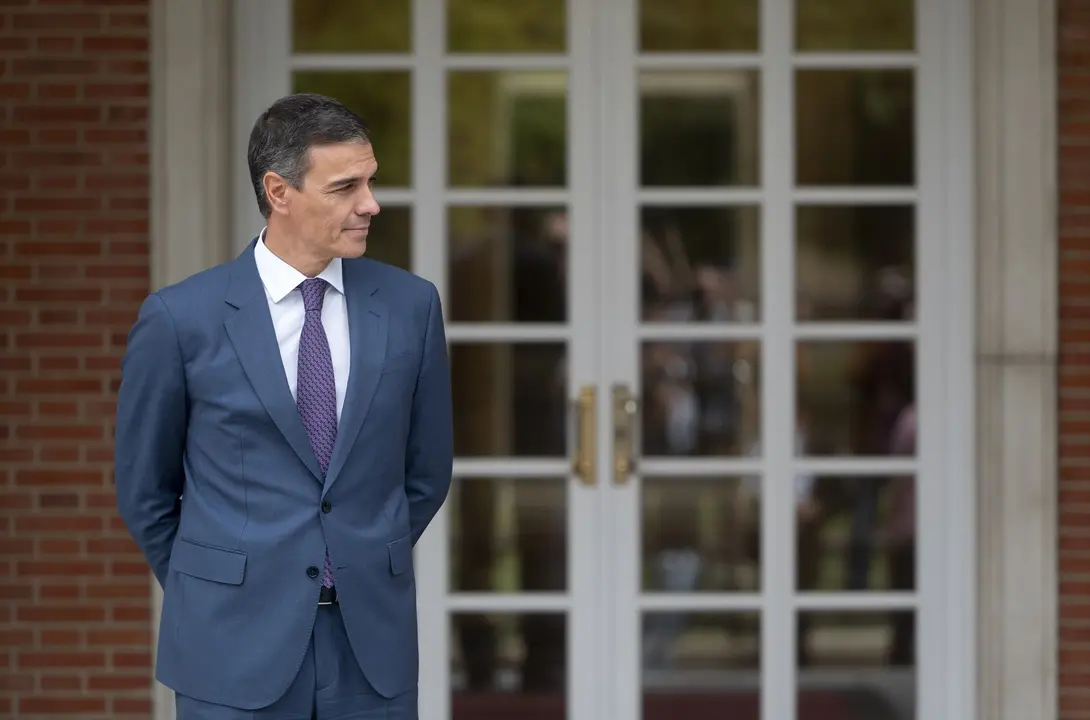 El presidente del Gobierno, Pedro S&aacute;nchez, antes de una reuni&oacute;n con el presidente de Andaluc&iacute;a, Juan Manuel Moreno Bonilla. / Alberto Ortega