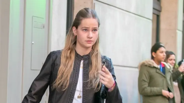 Irene Urdangarin a la salida de un restaurante. / Jos&eacute; Oliva