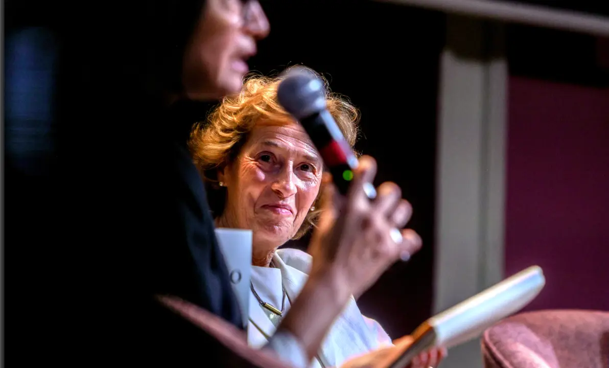 La escritora Julia Navarro durante la presentaci&oacute;n de la novela presentaci&oacute;n de la novela 'El ni&ntilde;o que perdi&oacute; la guerra', de Julia Navarro en el Ateneo de Madrid, a 12 de septiembre de 2024, en Madrid (Espa&ntilde;a). Escrito por Julia Navarro, &lsquo;El ni&ntilde;o que perdi&oacute; la guerra&rsquo; cuenta la historia de un ni&ntilde;o espa&ntilde;ol enviado a la Uni&oacute;n Sovi&eacute;tica en los &uacute;ltimos d&iacute;as de la Guerra Civil Espa&ntilde;ola en contra de la voluntad leer m&aacute;s de su madre que trabaja como caricaturista para diarios republicanos.
Firma: Ricardo Rubio / Europa Press
Personajes: JULIA NAVARRO