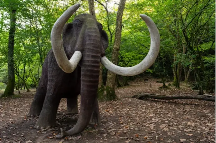 El mamut en el Parque Paleol&iacute;tico de la Cueva del Valle en Rasines. / A.S.P