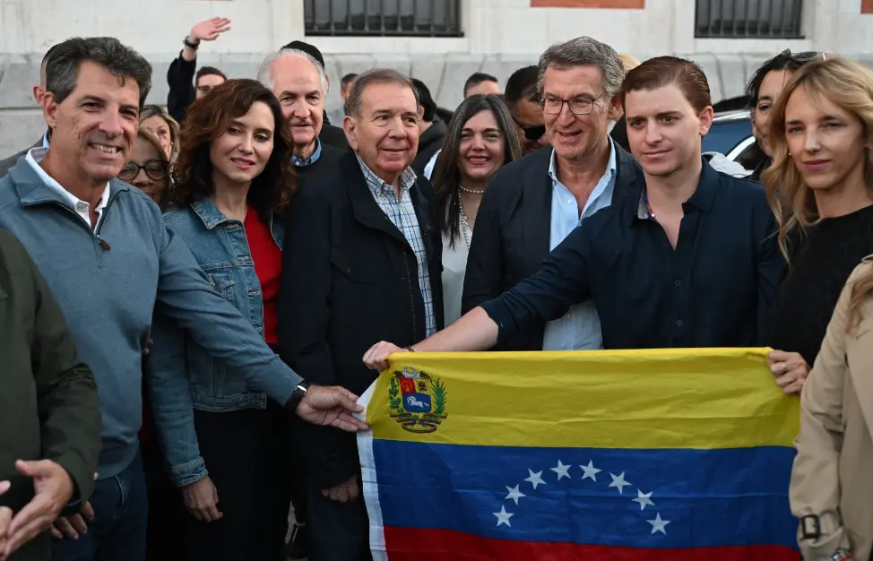 Edmundo Gonz&aacute;lez junto a Feij&oacute;o y otros l&iacute;deres del PP durante la manifestaci&oacute;n en Madrid. / X