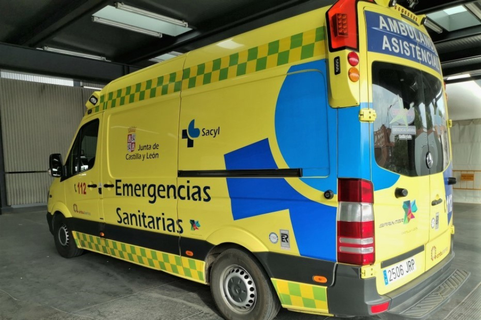 Una ambulancia de la Junta de Castilla y Le&oacute;n. / EP