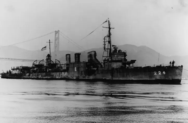 El USS Stewart es fotografiado llegando a la Bah&iacute;a de San Francisco en marzo de 1946. / Donald M. McPherson/Naval History and Heritage Command.