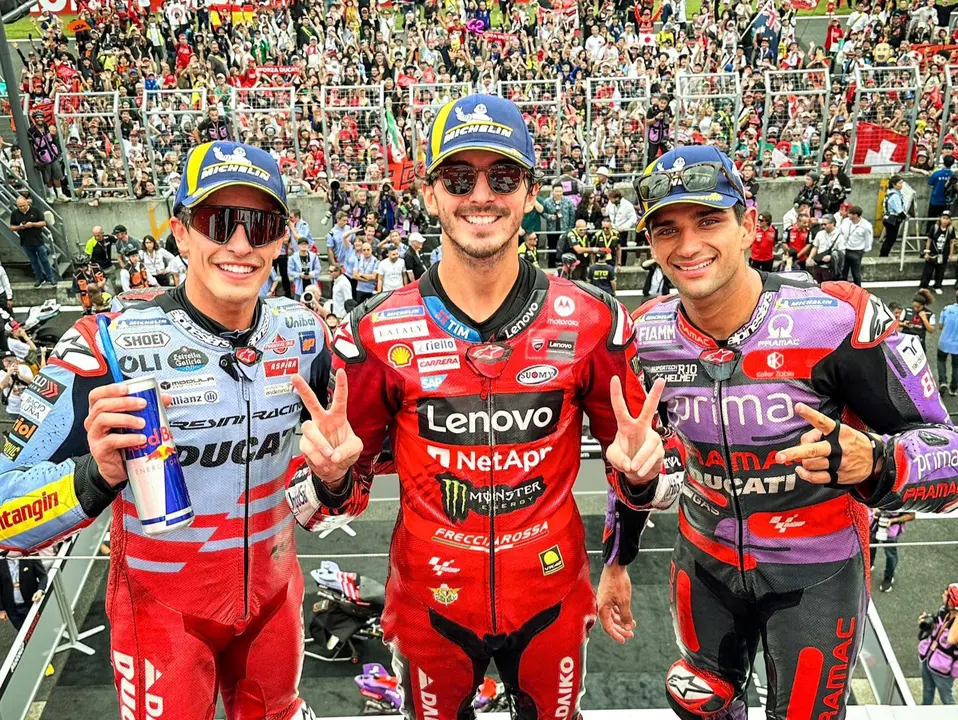 Podio del GP de Jap&oacute;n con Bagnaia como l&iacute;der. / MotoGP