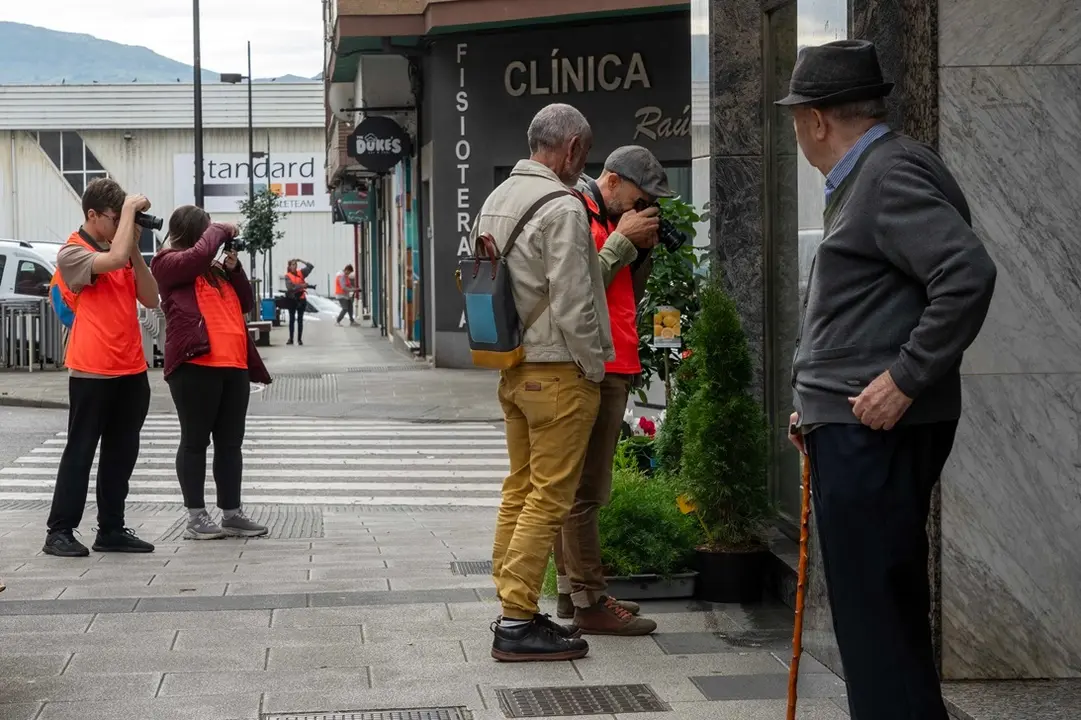 Algunos de los participantes del certamen de fotograf&iacute;a de Camargo. / Alberto G. Ibanez