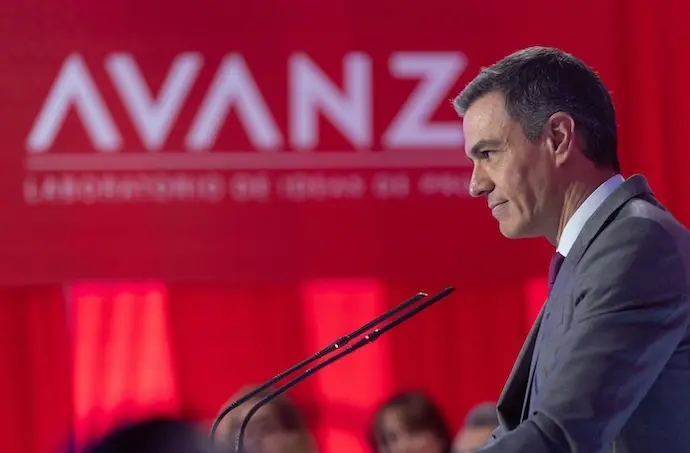 (Foto de ARCHIVO)
El secretario general del PSOE y presidente del Gobierno, Pedro S&aacute;nchez, interviene durante la presentaci&oacute;n de la Fundaci&oacute;n Avanza, en el Espacio La Pr&oacute;xima Estaci&oacute;n, a 3 de julio de 2024, en Madrid (Espa&ntilde;a). Durante el acto, se han explicado las distintas &aacute;reas de pensamiento que se han creado en la fundaci&oacute;n, dentro de las cuales se han establecido varios grupos de debate para trabajar sobre diferentes &aacute;reas, tanto a nivel nacional como internacional.

Eduardo Parra / Europa Press
03 JULIO 2024;FUNDACI&Oacute;N;AVANZA;DEBATE;PSOE
03/7/2024