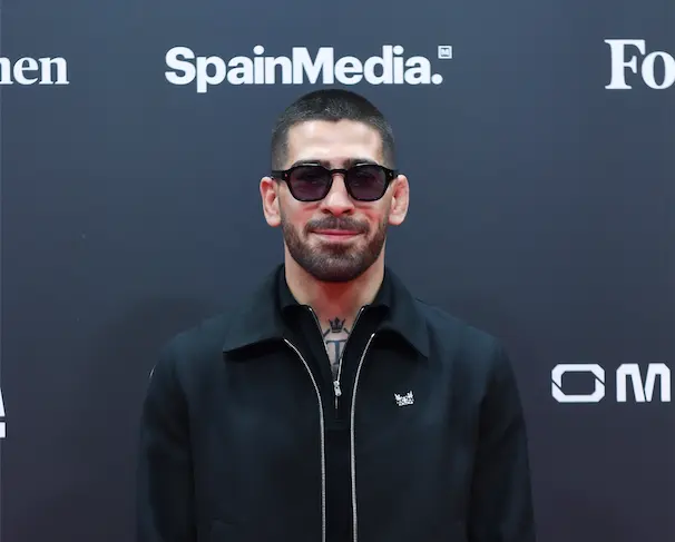 El campe&oacute;n de la UFC 2024, Ilia Topuria posa en el photocall. / Gustavo Valiente