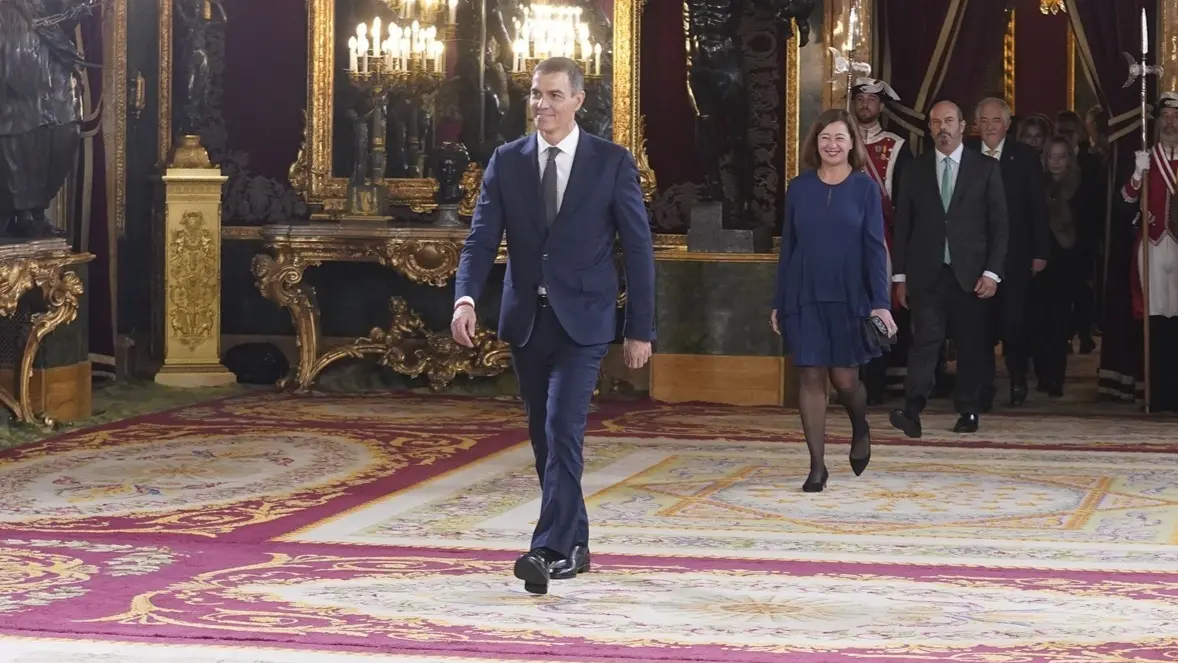 El presidente del Gobierno, Pedro S&aacute;nchez, a su llegada a saludar al Rey Felipe VI, la princesa Leonor y la Reina Letizia. / A. P&eacute;rez Meca