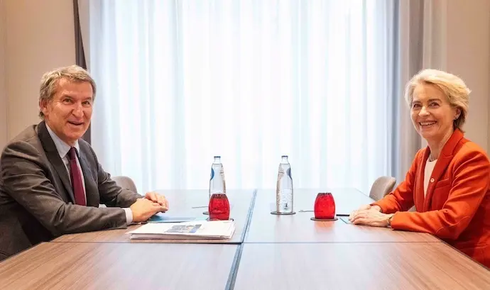 El l&iacute;der del PP, Alberto N&uacute;&ntilde;ez Feij&oacute;o, se re&uacute;ne con la presidenta de la Comisi&oacute;n Europea, Ursula von der Leyen. / EP