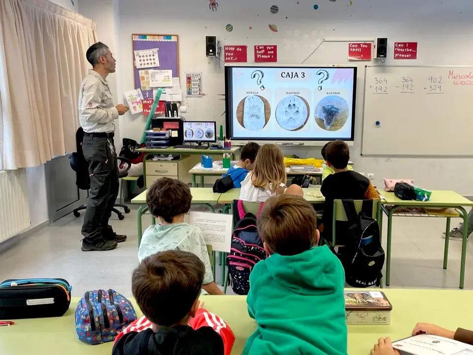 Un grupo de escolares durante una de las actividades de &lsquo;Cab&aacute;rceno en tu cole&rsquo;. / Alerta