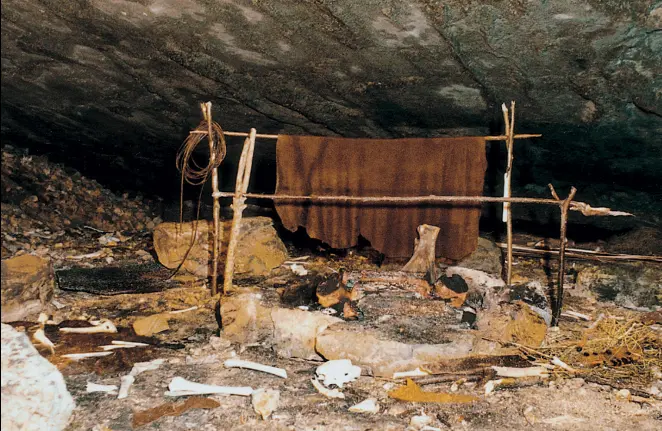 Interior de la cueva de Sope&ntilde;a. / C.I.