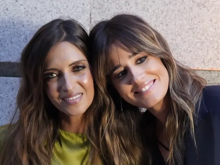 Sara Carbonero e Isabel Jim&eacute;nez durante la Exposicion Pedro del Hierro 50 aniversario en el Museo L&aacute;zaro Galdiano. / &Aacute;ngel D&iacute;az Bri&ntilde;as