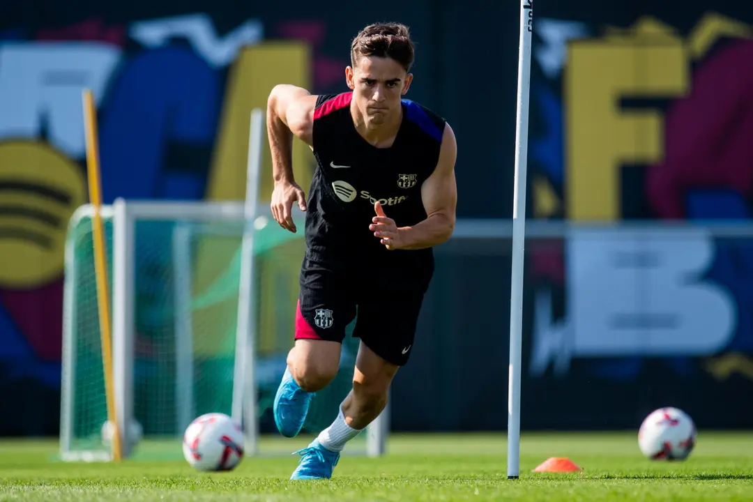 El jugador del FC Barcelona Gavi en un entrenamiento en la temporada 2024/25. / Victor Salgado