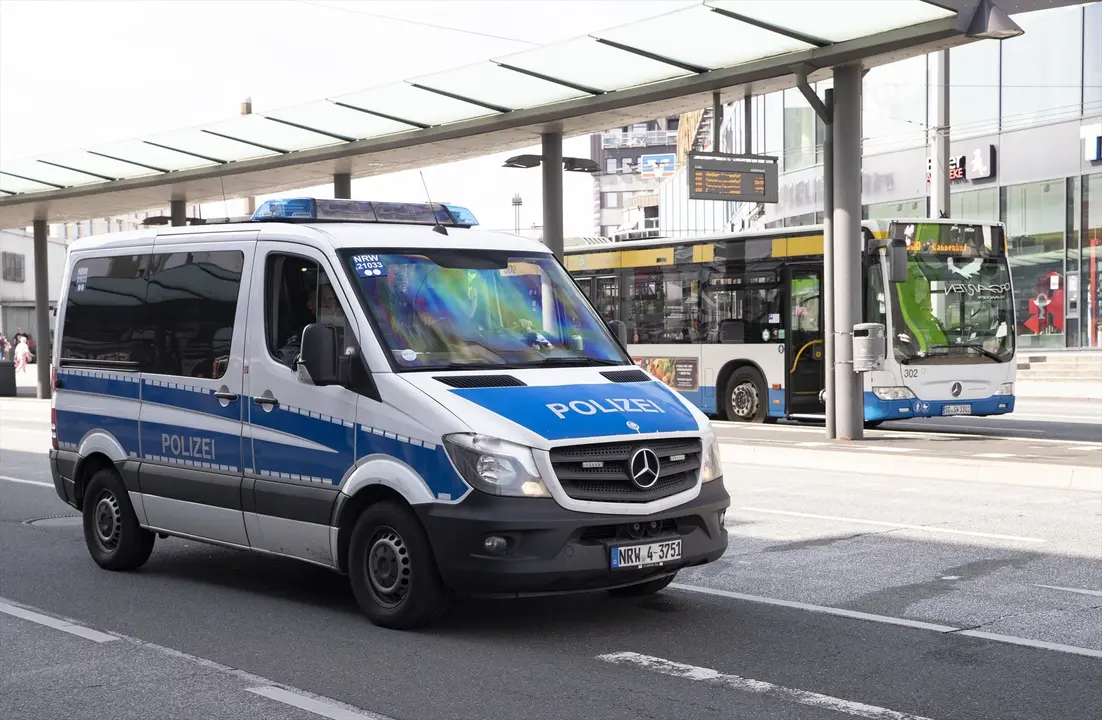 Un coche de la polic&iacute;a alemana en la calle. / EP