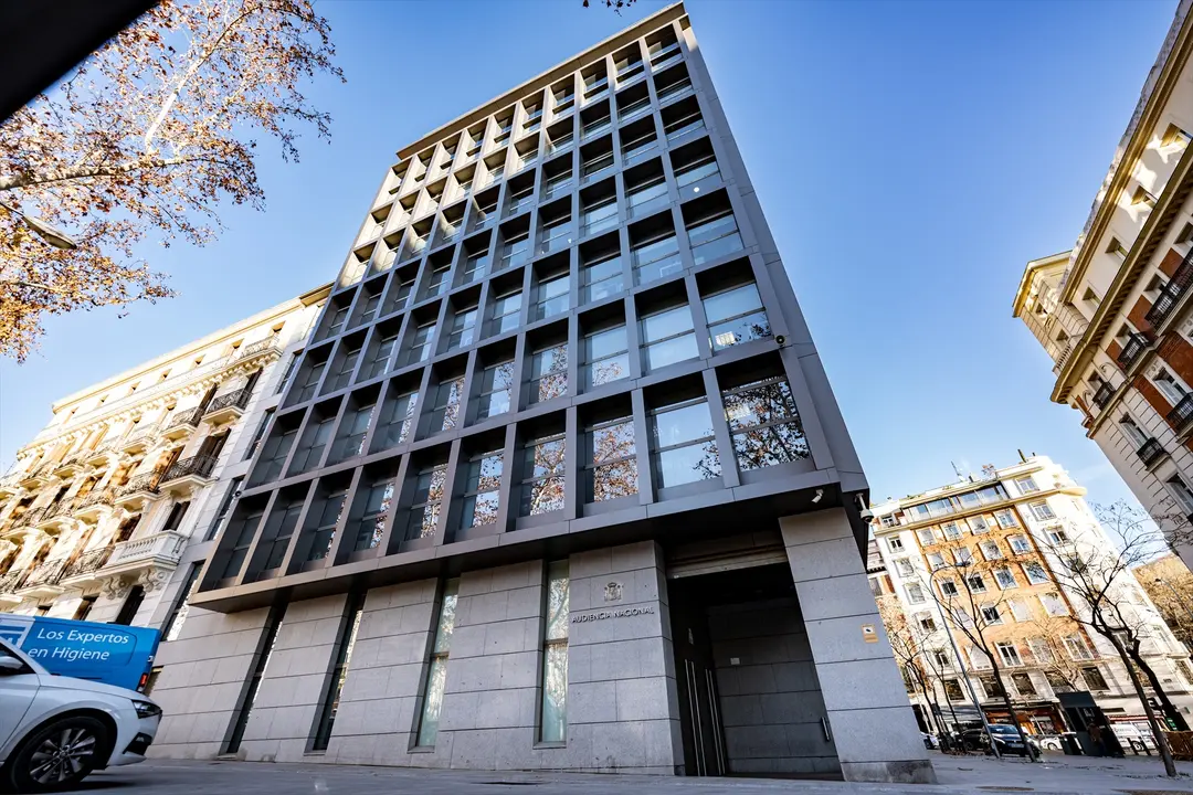 Vista de la fachada de la Audiencia Nacional. / Diego Radam&eacute;s
