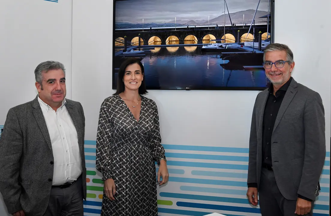 La alcaldesa de Santander, Gema Igual junto con el presidente de la Autoridad Portuaria de Santander (APS), C&eacute;sar D&iacute;az. / Alerta
