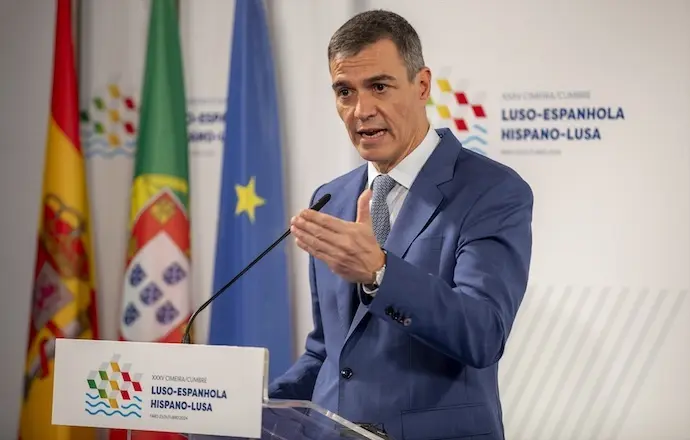 El presidente del Gobierno, Pedro S&aacute;nchez, interviene durante la XXXV Cumbre Hispano-Lusa, en el Palacio Fialho. / EP