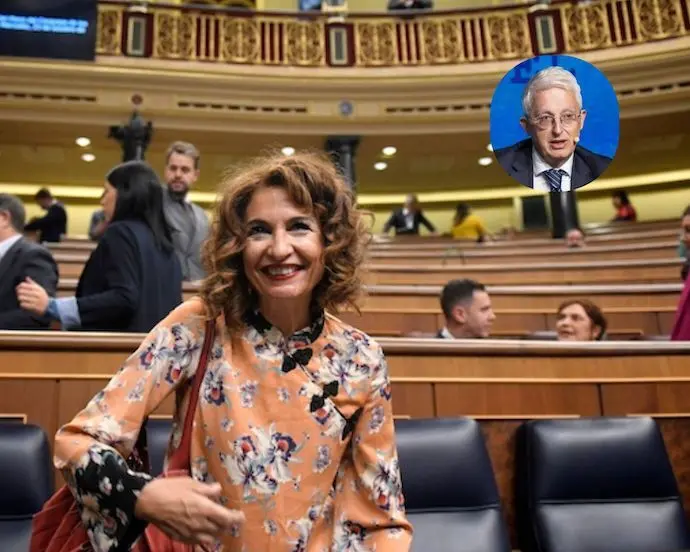 La ministra de Hacienda y su "n&uacute;mero 3". / EP