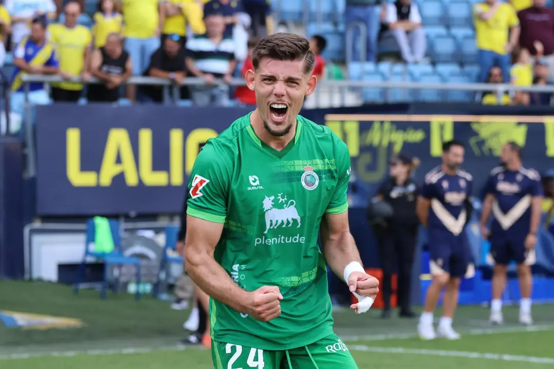 El jugador del Racing, Javi Montero, tras la victoria en C&aacute;diz. / RRC