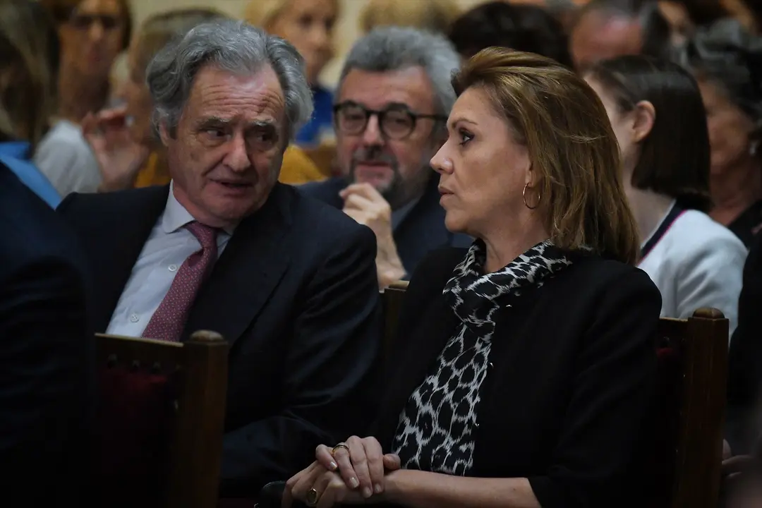 La exsecretaria general del PP Mar&iacute;a Dolores de Cospedal (d) y su marido, Ignacio L&oacute;pez del Hierro (i). / Fernando S&aacute;nchez