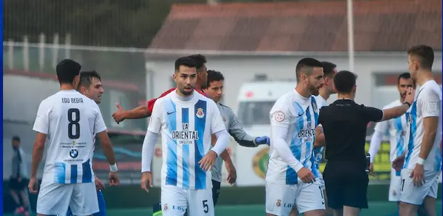 Los jugadores de la Gimn&aacute;stica durante el partido frente al Llanera. / RSGT