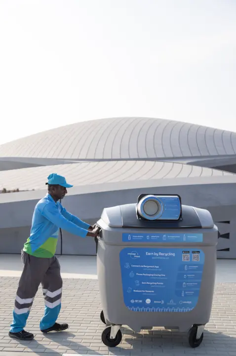 Instalaci&oacute;n de contenedor inteligente con tecnolog&iacute;a espa&ntilde;ola en Sharjah, Emiratos &Aacute;rabes. / C. DEL CORTE