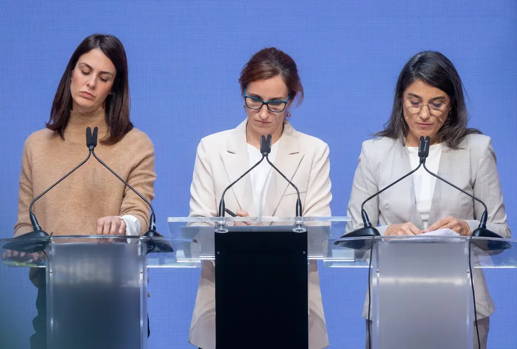 (I-D) Las coportavoces de M&aacute;s Madrid Rita Maestre, M&oacute;nica Garc&iacute;a y Manuela Bergerot, durante una rueda de prensa. / Eduardo Parra