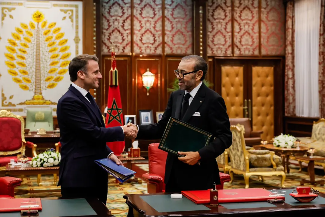 El presidente franc&eacute;s junto a Mohamed VI. / X