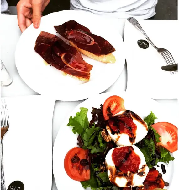 Dos de los platos de los que disfrutaron dos comensales en Viva La Pepa. / IG