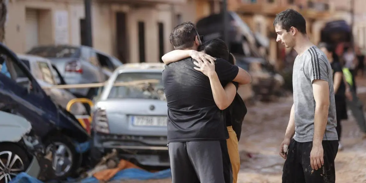 Veh&iacute;culos destrozados tras el paso de la DANA por el barrio de La Torre de Valencia, a 30 de octubre de 2024, en Valencia, Comunidad Valenciana (Espa&ntilde;a). La Comunitat Valenciana ha registrado la gota fr&iacute;a "m&aacute;s adversa" del siglo en la regi&oacute;n. La Generalitat ha activado el procedimiento de m&uacute;ltiples v&iacute;ctimas por "prevenci&oacute;n de lo que pueda venir", despu&eacute;s de que el primer balance apunte a 51 v&iacute;ctimas mortales como consecuencia del temporal. En estos momentos, todav&iacute;a hay personas esperando a ser rescatadas y puntos sin cobertura de telefon&iacute;a y sin luz.
30 OCTUBRE 2024;DANA
Rober Solsona / Europa Press
30/10/2024