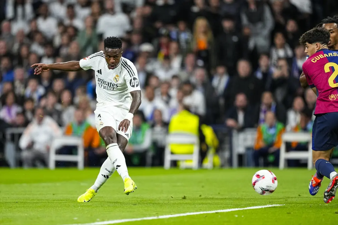 Vinicius durante el Cl&aacute;sico. / EP