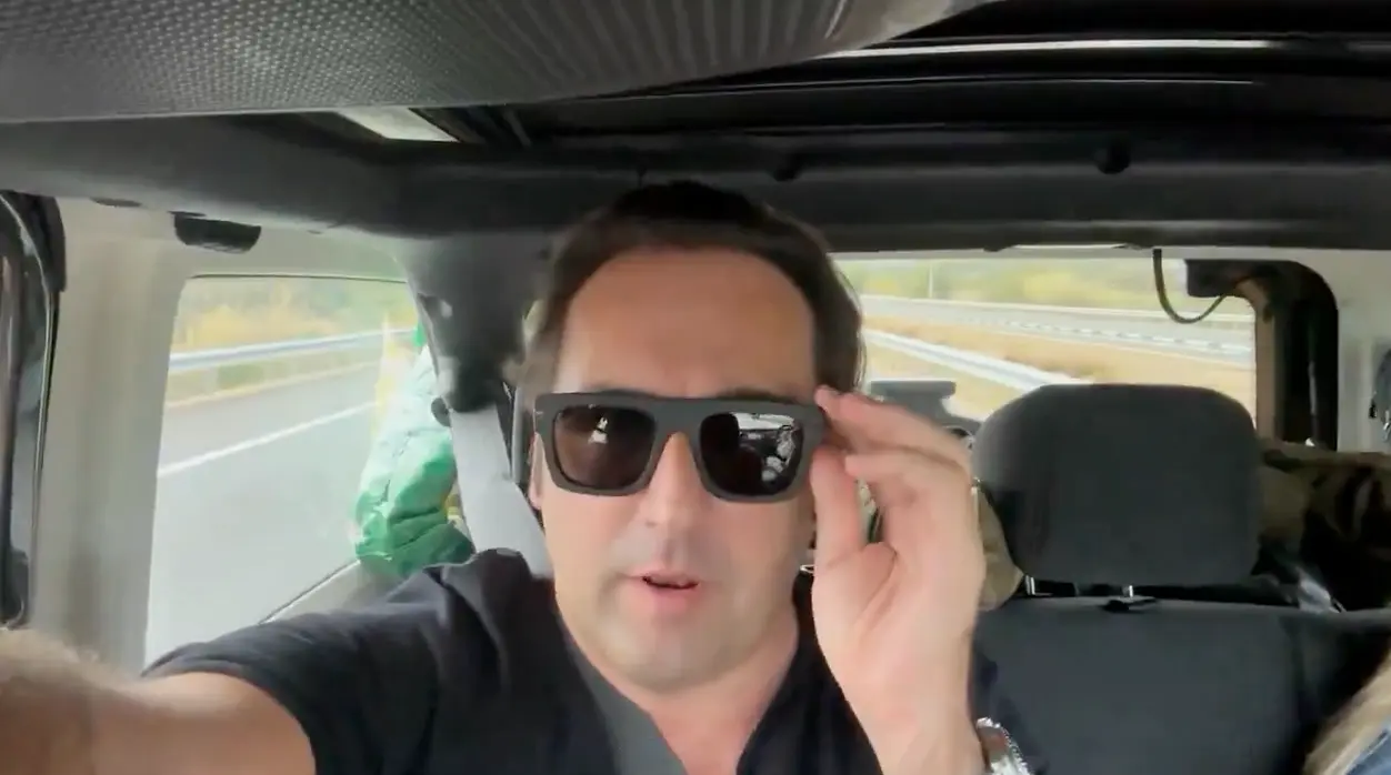 Iker Jim&eacute;nez durante su retrasmisi&oacute;n por las redes.