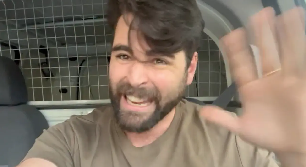 Captura de pantalla de La explicaci&oacute;n de Rub&eacute;n Gisbert tras la filtraci&oacute;n del v&iacute;deo manch&aacute;ndose antes de entrar en directo:
