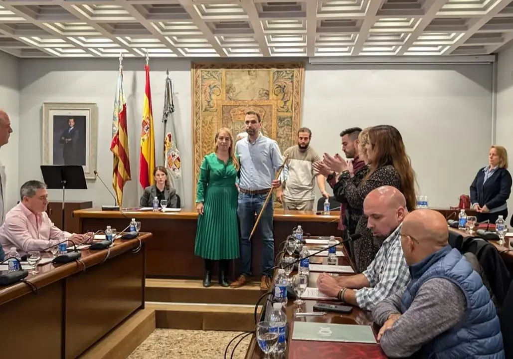 Imagen de Roc&iacute;o Cortes (PP) y Mario S&aacute;nchez (PSOE), este martes, durante la entrega de la vara de mando en el Ayuntamiento de Requena PSOE REQUENA