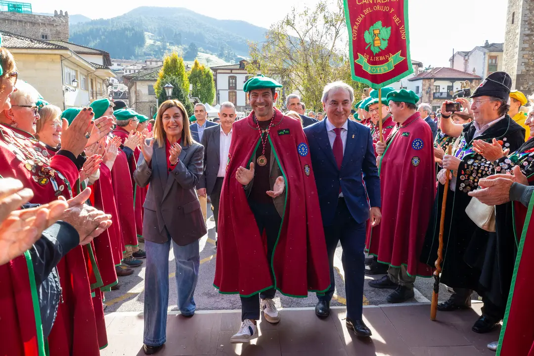 Potes celebra su Fiesta del Orujo y recibe a Quico Taronj&iacute; como Orujero Mayor. /  Miguel L&oacute;pez