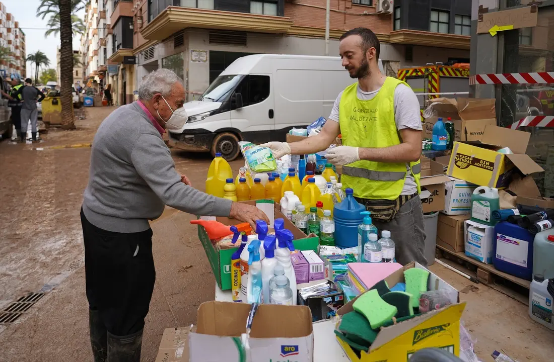 Un punto sanitario en Paiporta. / Eduardo Manzana