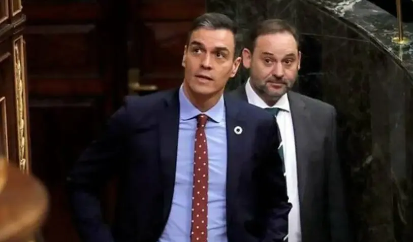 &Aacute;balos detr&aacute;s de S&aacute;nchez.