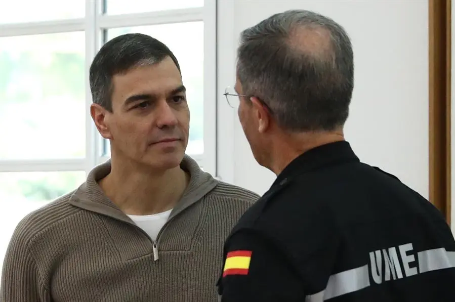 El presidente del Gobierno, Pedro S&aacute;nchez preside este domingo el Comit&eacute; de crisis para el seguimiento de los efectos de la dana en la Moncloa. EFE/Moncloa/Fernando Calvo / SOLO USO EDITORIAL/SOLO DISPONIBLE PARA ILUSTRAR LA NOTICIA QUE ACOMPA&Ntilde;A (CR&Eacute;DITO OBLIGATORIO)