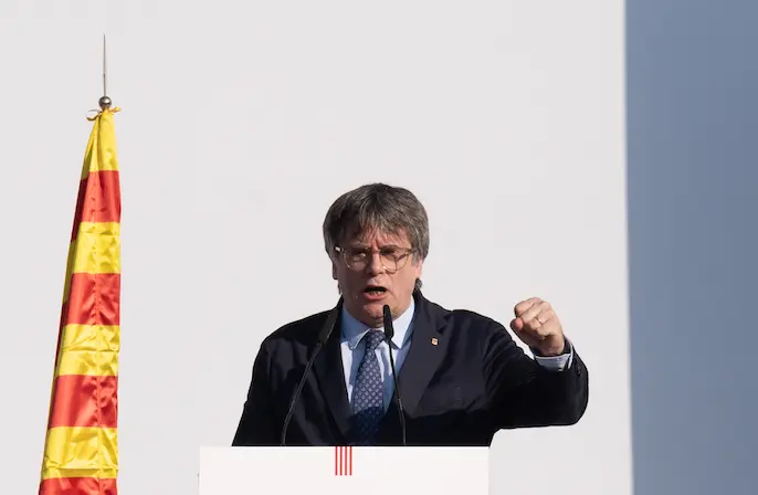 El expresidente de la Generalitat de Catalunya Carles Puigdemont interviene durante un acto. / David Zorrakino