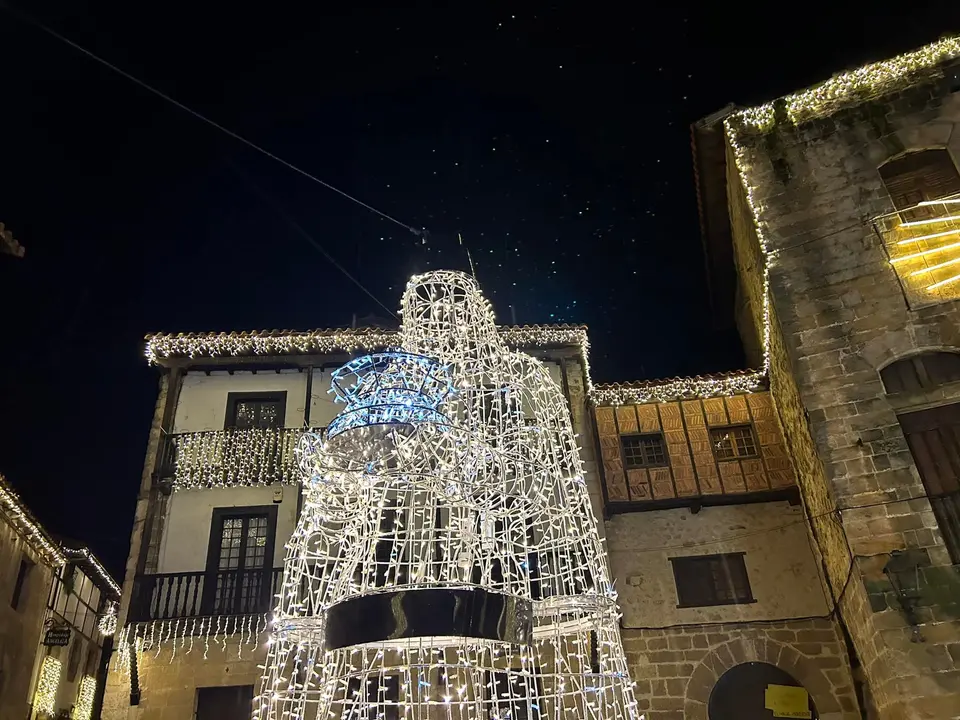 Iluminaci&oacute;n navide&ntilde;a en Santillana del Mar. / A.E.