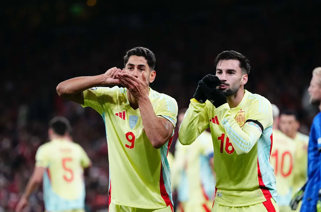 Ayoze celebra su gol junto a Alex Baena. / Ulrik Pedersen