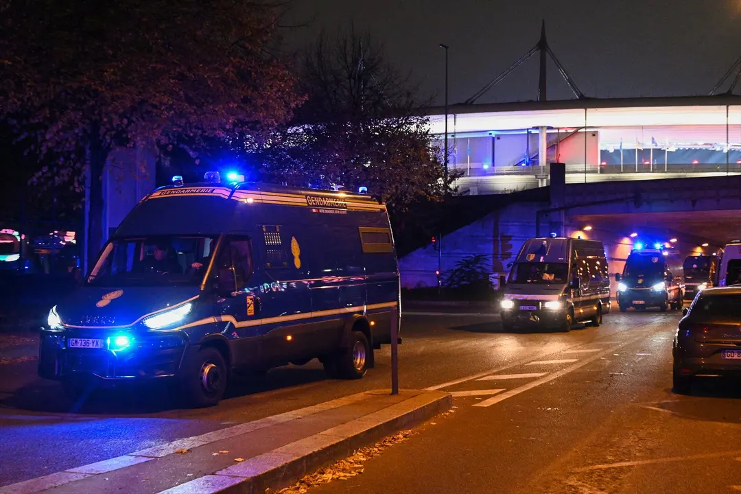 Varios furgones de la polic&iacute;a en Par&iacute;s. / EP