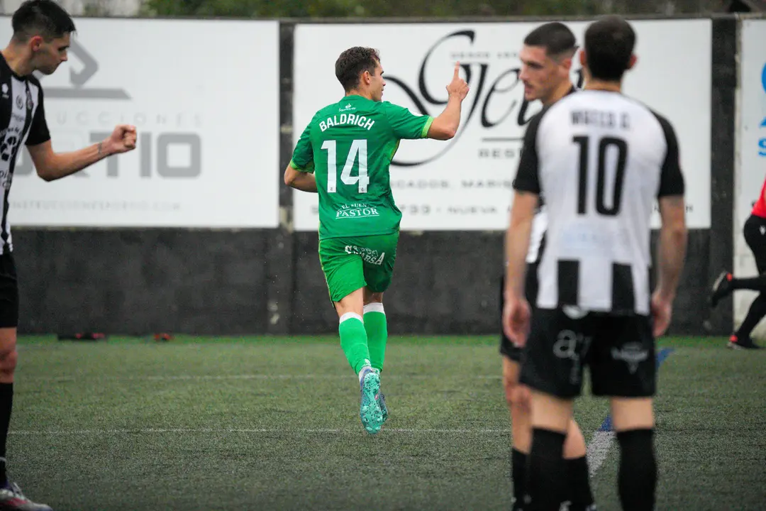 Baldrich celebra uno de los goles del partido. / RRC