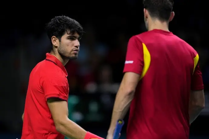 Carlos Alcaraz y Marcel Granollers de Espa&ntilde;a juegan dobles contra Wesley Koolhof y Botic Van de Zandschulp de Holanda durante el partido de tenis de la Copa Davis 2024 jugado entre Espa&ntilde;a y Holanda en el Pabell&oacute;n Mart&iacute;n Carpena el 19 de noviembre de 2024, en M&aacute;laga, Espa&ntilde;a.
Fecha: 20/11/2024.

Firma: AFP7 / Europa Press